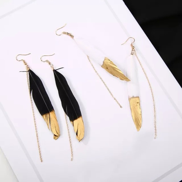 💜 5/$25 Gold dipped feather earrings - Picture 3 of 4